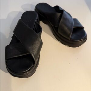 Elegant Black Cross-Strap Sandals